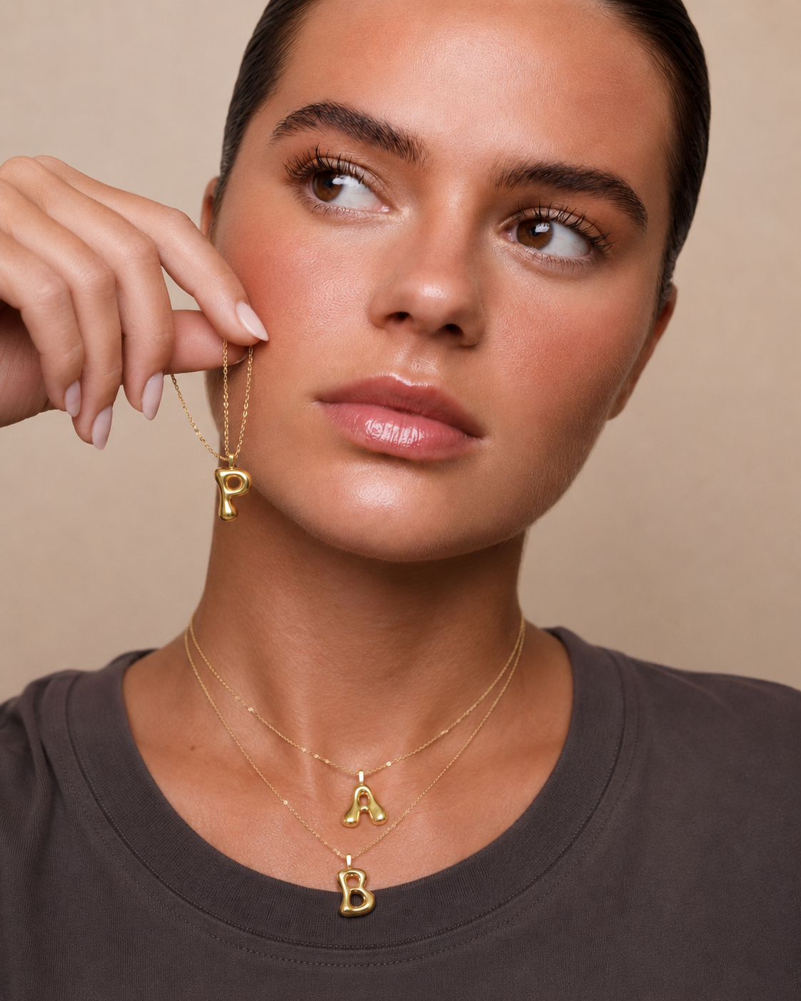 Collares con iniciales